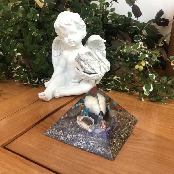 Orgonite Pyramide Gyseh - Chrysocolle & Jaspe Rouge – Image 2