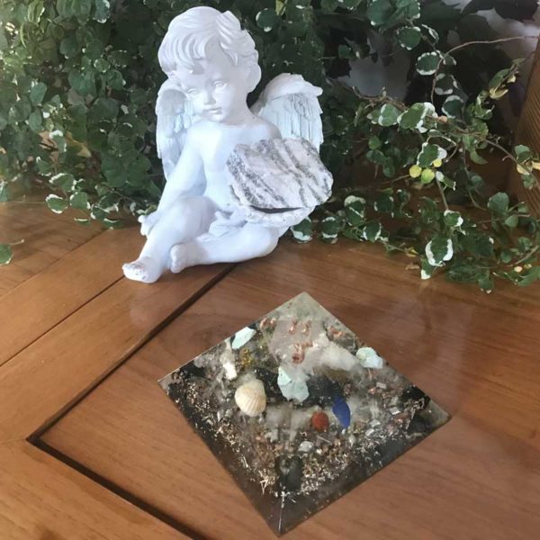 Orgonite Pyramide Gyseh - Chrysocolle & Lapis Lazuli – Image 2