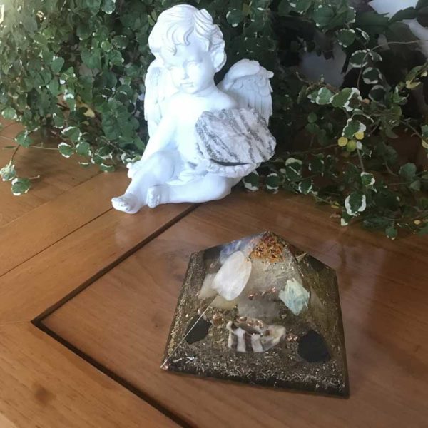 Orgonite Pyramide Gyseh - Chrysophrase – Image 2