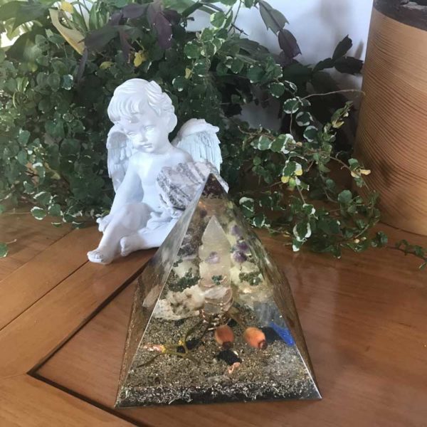 Orgonite Pyramide - Sélénite Améthyste & Cuivre Natif – Image 2